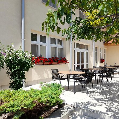 Hotel Platan Székesfehérvár Exteriör bild