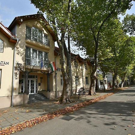 Hotel Platan Székesfehérvár Exteriör bild