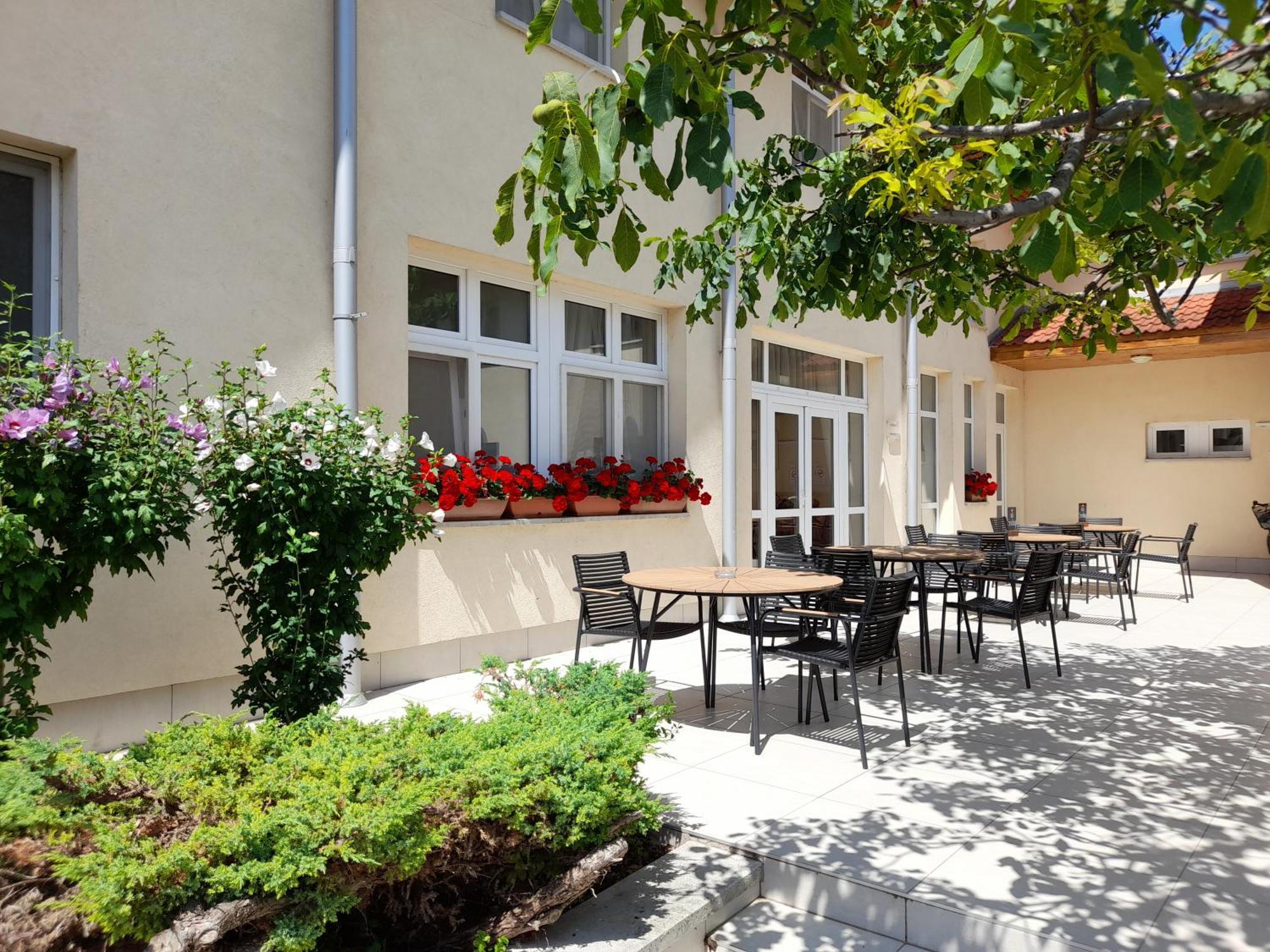 Hotel Platan Székesfehérvár Exteriör bild