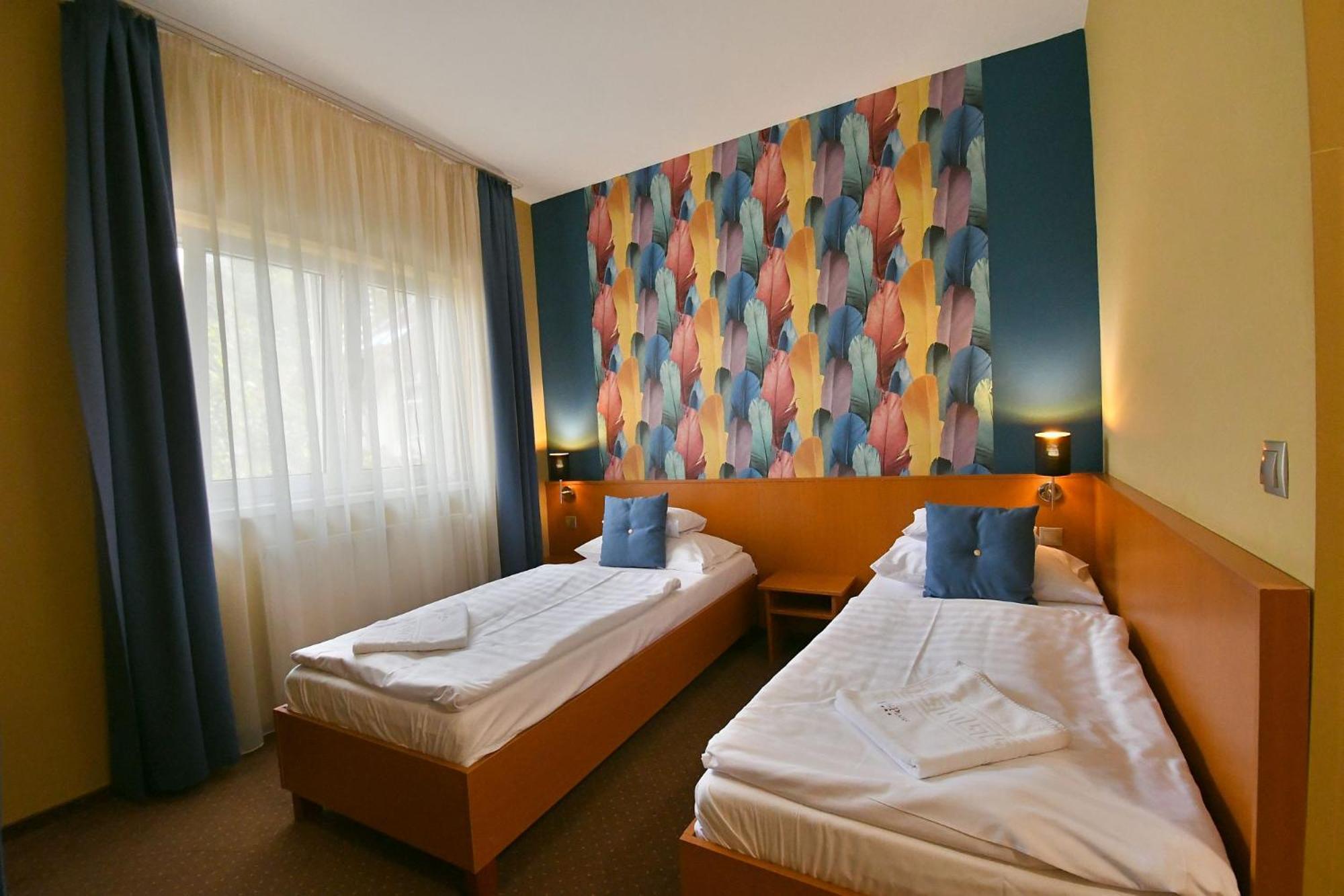 Hotel Platan Székesfehérvár Exteriör bild