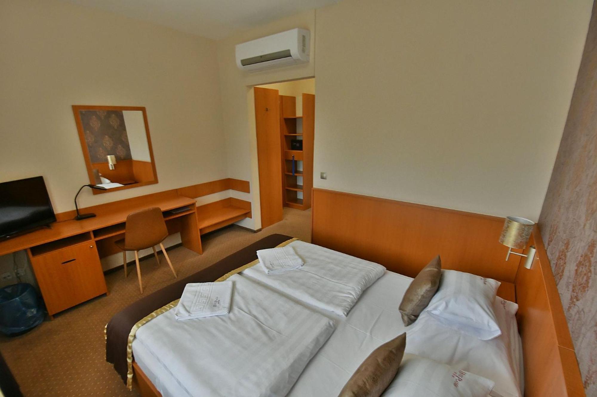 Hotel Platan Székesfehérvár Exteriör bild