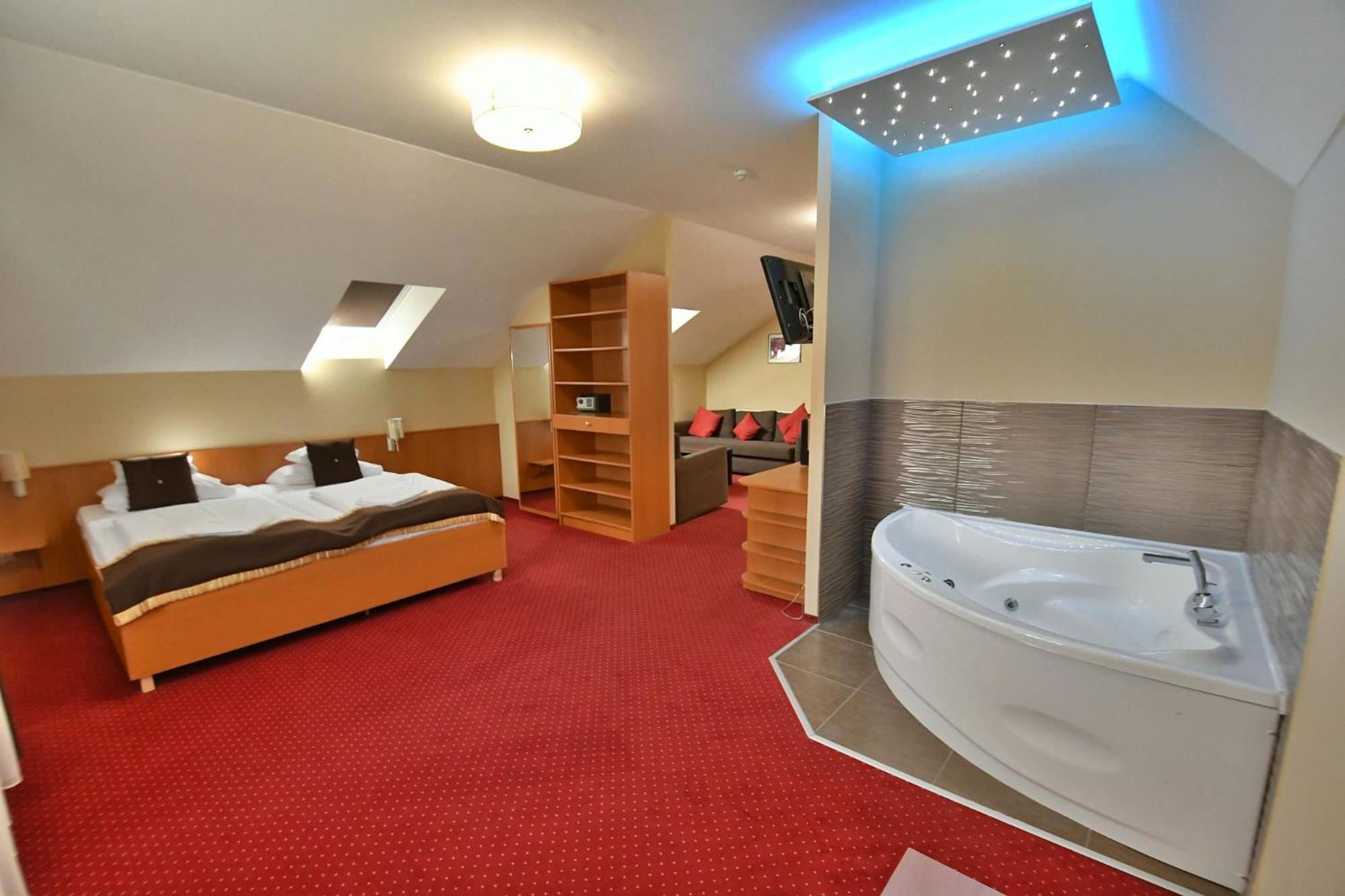 Hotel Platan Székesfehérvár Exteriör bild
