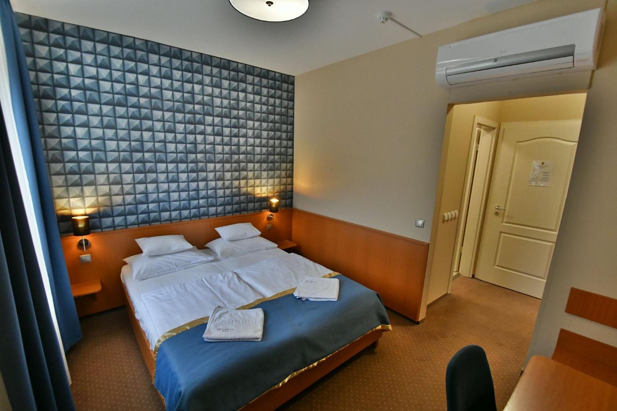 Hotel Platan Székesfehérvár Exteriör bild