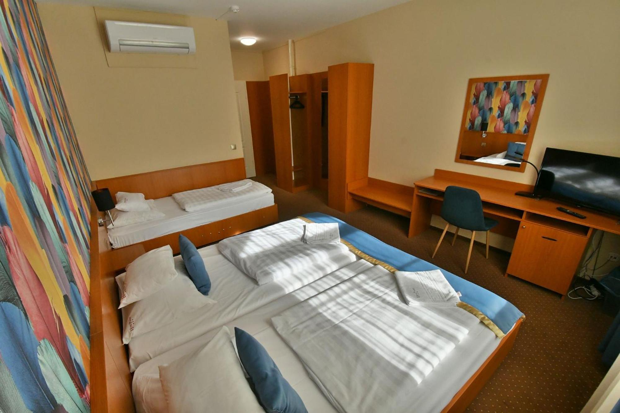 Hotel Platan Székesfehérvár Exteriör bild