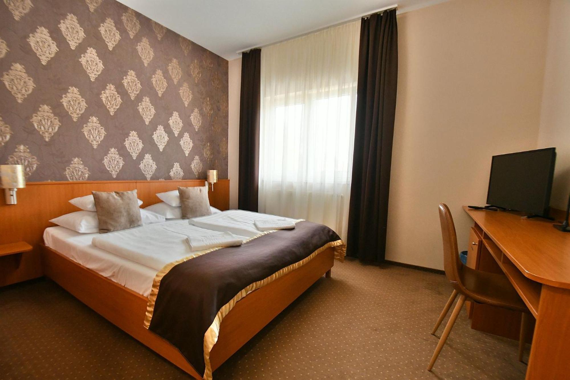 Hotel Platan Székesfehérvár Exteriör bild