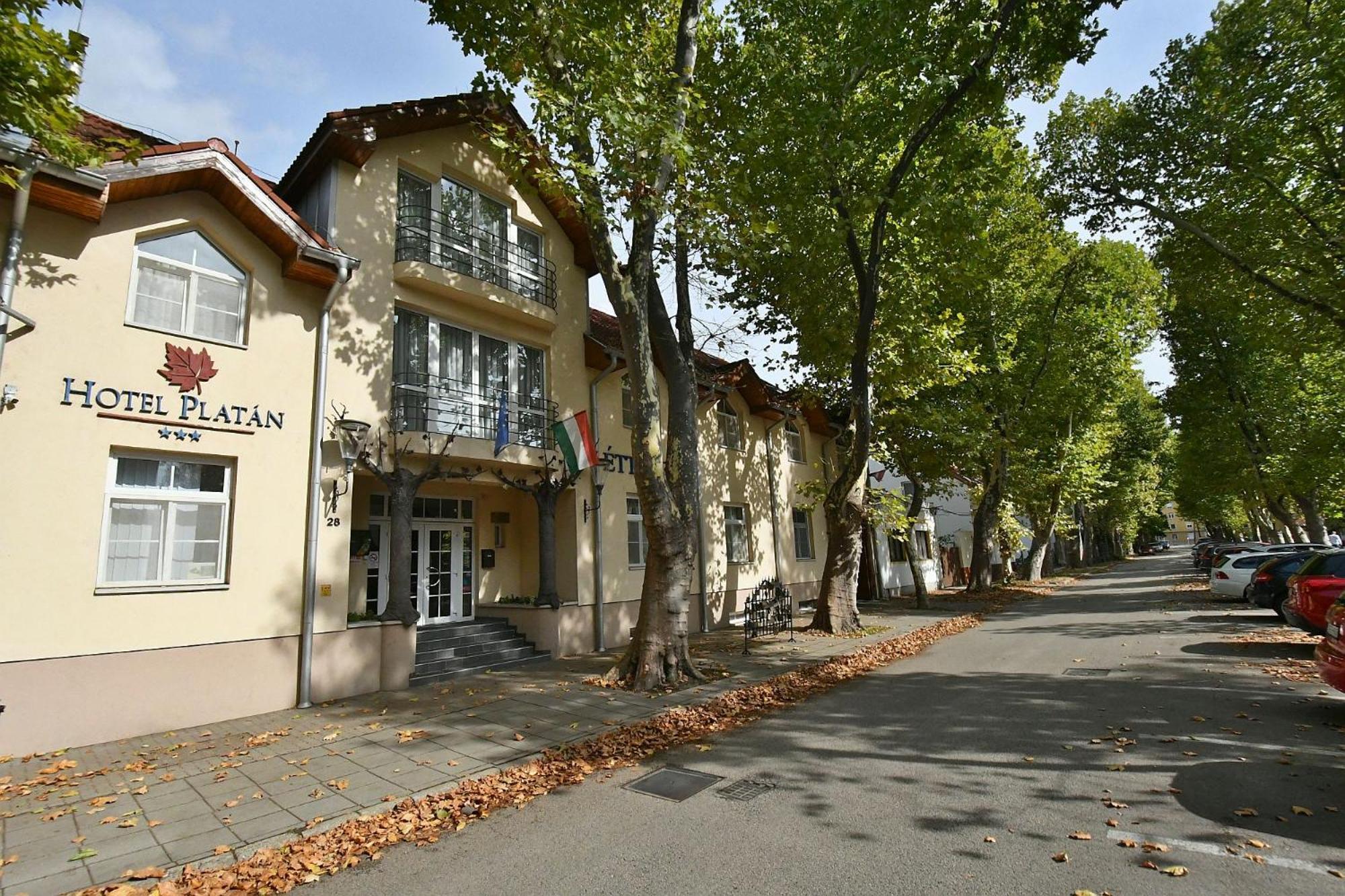Hotel Platan Székesfehérvár Exteriör bild