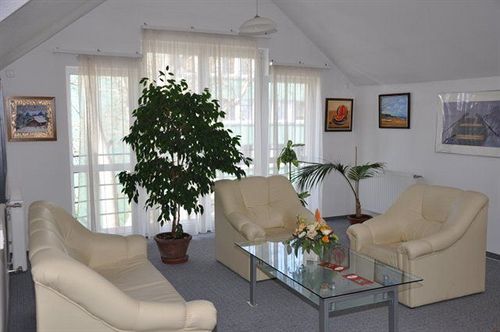 Hotel Platan Székesfehérvár Exteriör bild
