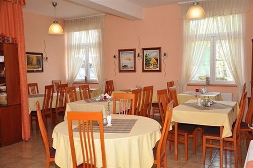 Hotel Platan Székesfehérvár Exteriör bild