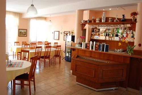 Hotel Platan Székesfehérvár Exteriör bild