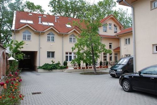 Hotel Platan Székesfehérvár Exteriör bild