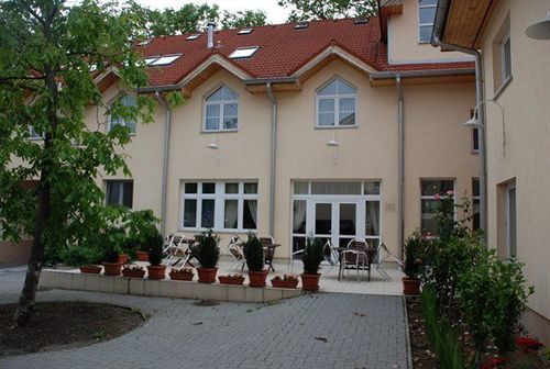 Hotel Platan Székesfehérvár Exteriör bild